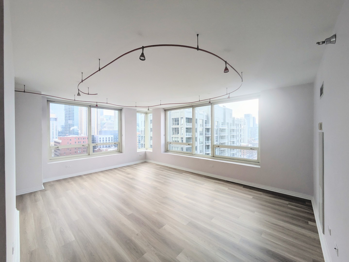 33 W Ontario Street 20F