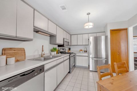 Tiny photo for 208 Westminster Court #D, Schaumburg, IL 60193 (MLS # 12604600)