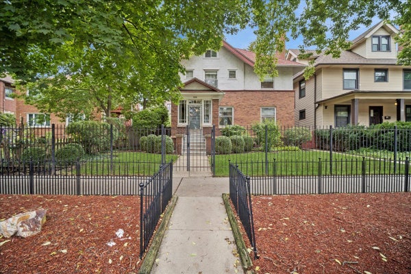 1616 W JARVIS AVE, CHICAGO, IL 60626 - Image bc77ed28346fea8e0e70dd6f7a7e10bb/1179259614
