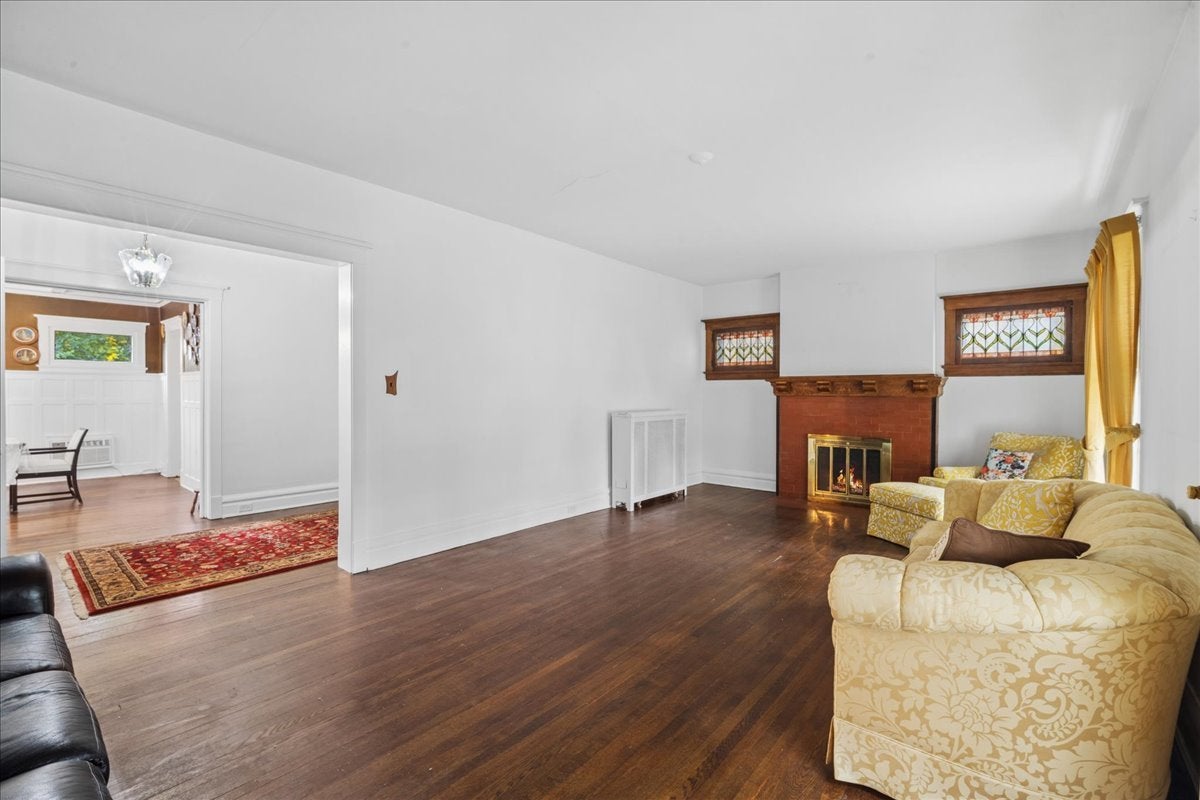 1616 W Jarvis Avenue