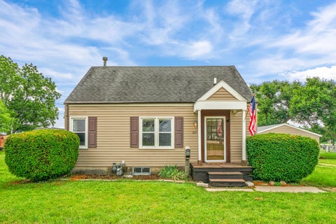 Tiny photo for 224 Avenue H Avenue, Rochelle, IL 61068 (MLS # 12695369)