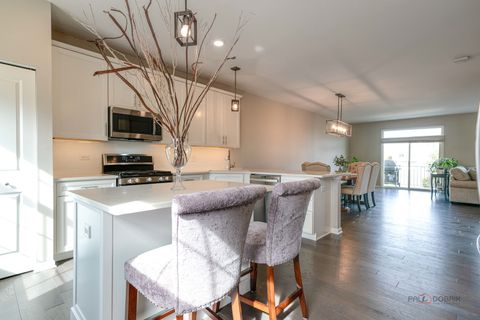 Tiny photo for 543 Cimmaron Circle, Crystal Lake, IL 60012 (MLS # 12564542)