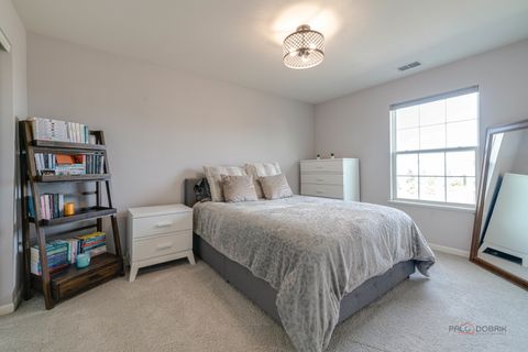 Tiny photo for 543 Cimmaron Circle, Crystal Lake, IL 60012 (MLS # 12564542)