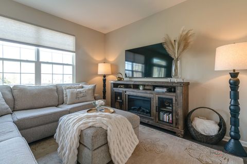 Tiny photo for 543 Cimmaron Circle, Crystal Lake, IL 60012 (MLS # 12564542)