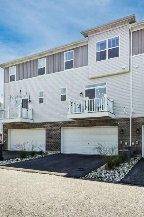Tiny photo for 1035 Wren Road, Des Plaines, IL 60018 (MLS # 12737949)