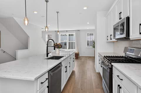 Tiny photo for 1035 Wren Road, Des Plaines, IL 60018 (MLS # 12737949)