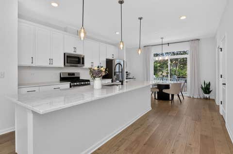 Tiny photo for 1035 Wren Road, Des Plaines, IL 60018 (MLS # 12737949)