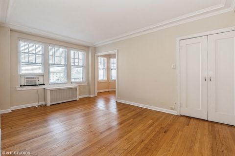 Tiny photo for 6334 N Sheridan Road #4C, Chicago, IL 60660 (MLS # 12538051)