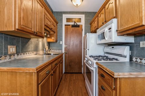 Tiny photo for 6334 N Sheridan Road #4C, Chicago, IL 60660 (MLS # 12538051)