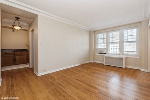 Tiny photo for 6334 N Sheridan Road #4C, Chicago, IL 60660 (MLS # 12538051)