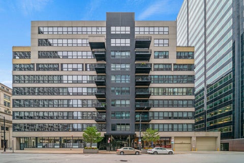 Photo of 130 S Canal Street #803, Chicago, IL 60606 (MLS # 12700775)