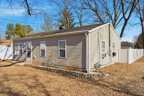 Tiny photo for 806 Sheridan Avenue, Dixon, IL 61021 (MLS # 12567120)