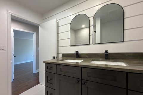 Tiny photo for 823 Banyan Drive, Elk Grove Village, IL 60007 (MLS # 12626258)