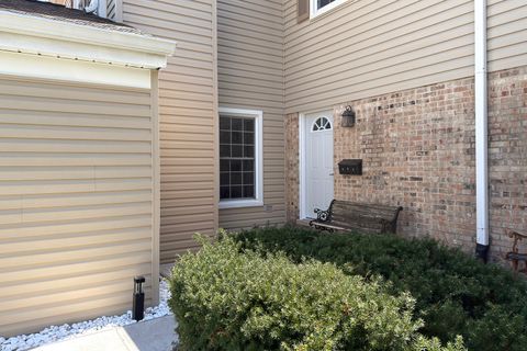 Tiny photo for 823 Banyan Drive, Elk Grove Village, IL 60007 (MLS # 12626258)