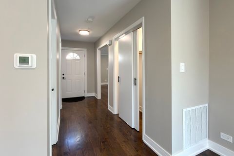 Tiny photo for 823 Banyan Drive, Elk Grove Village, IL 60007 (MLS # 12626258)