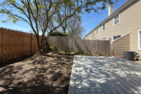 Tiny photo for 823 Banyan Drive, Elk Grove Village, IL 60007 (MLS # 12626258)