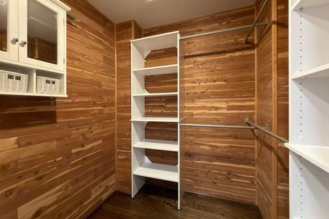 Tiny photo for 823 Banyan Drive, Elk Grove Village, IL 60007 (MLS # 12626258)