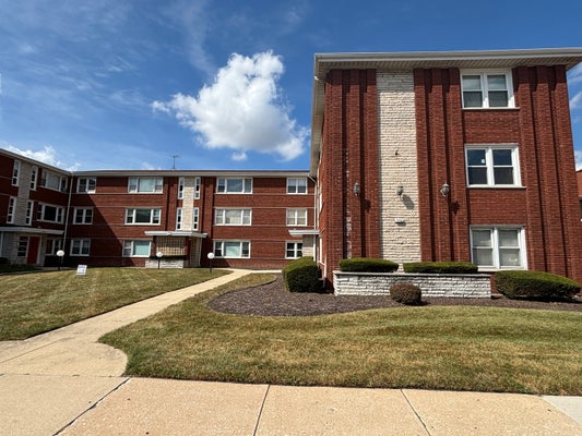 7932 S PULASKI RD # 302, CHICAGO, IL 60652 - Image bc84d18d4e72842023b881458066e2a3/429360609