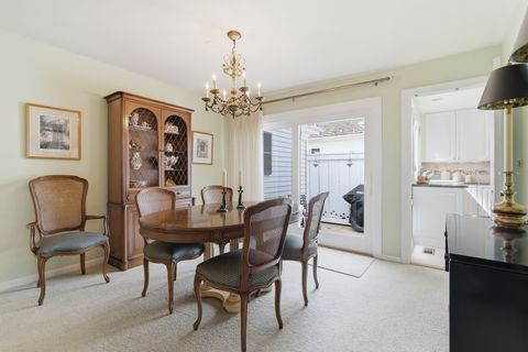 Tiny photo for 2 Court of Mohawk Court, Lincolnshire, IL 60069 (MLS # 12610686)