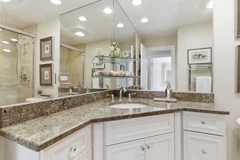 Tiny photo for 2 Court of Mohawk Court, Lincolnshire, IL 60069 (MLS # 12610686)