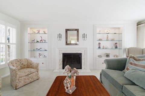 Tiny photo for 2 Court of Mohawk Court, Lincolnshire, IL 60069 (MLS # 12610686)