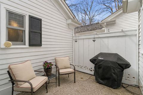 Tiny photo for 2 Court of Mohawk Court, Lincolnshire, IL 60069 (MLS # 12610686)