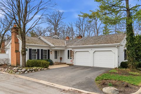 2 Court of Mohawk Court Lincolnshire IL 60069