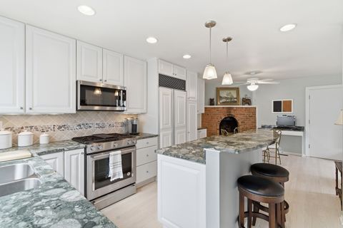 Tiny photo for 2 Court of Mohawk Court, Lincolnshire, IL 60069 (MLS # 12610686)