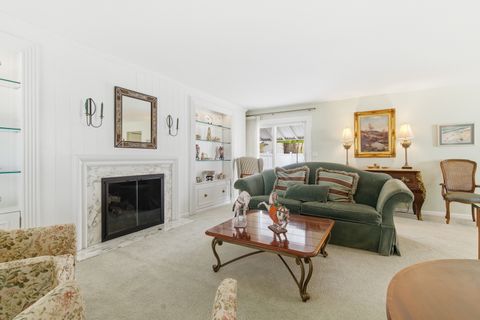 Tiny photo for 2 Court of Mohawk Court, Lincolnshire, IL 60069 (MLS # 12610686)