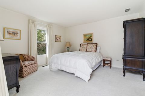 Tiny photo for 2 Court of Mohawk Court, Lincolnshire, IL 60069 (MLS # 12610686)