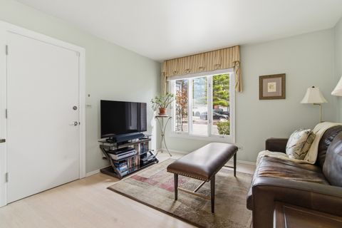 Tiny photo for 2 Court of Mohawk Court, Lincolnshire, IL 60069 (MLS # 12610686)