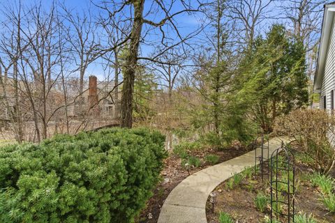 Tiny photo for 2 Court of Mohawk Court, Lincolnshire, IL 60069 (MLS # 12610686)