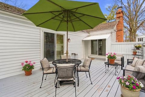 Tiny photo for 2 Court of Mohawk Court, Lincolnshire, IL 60069 (MLS # 12610686)