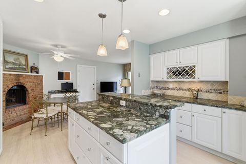 Tiny photo for 2 Court of Mohawk Court, Lincolnshire, IL 60069 (MLS # 12610686)