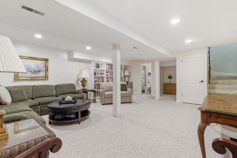 Tiny photo for 2 Court of Mohawk Court, Lincolnshire, IL 60069 (MLS # 12610686)