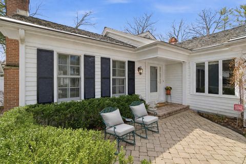 Tiny photo for 2 Court of Mohawk Court, Lincolnshire, IL 60069 (MLS # 12610686)