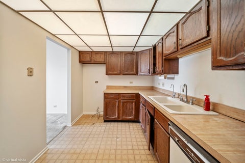 Tiny photo for 9737 N Fox Glen Drive #1G, Niles, IL 60714 (MLS # 12709039)