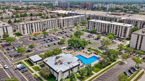 Tiny photo for 9737 N Fox Glen Drive #1G, Niles, IL 60714 (MLS # 12709039)