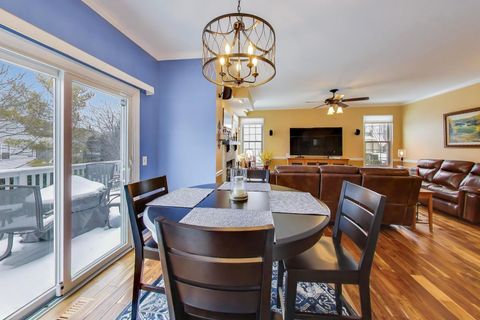 Tiny photo for 801 Dunhill Court, Gurnee, IL 60031 (MLS # 12594691)