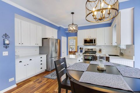 Tiny photo for 801 Dunhill Court, Gurnee, IL 60031 (MLS # 12594691)