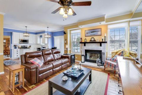 Tiny photo for 801 Dunhill Court, Gurnee, IL 60031 (MLS # 12594691)