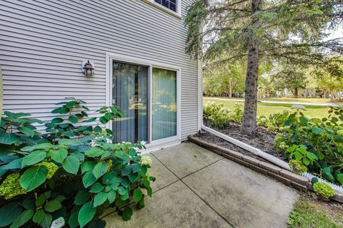 Tiny photo for 801 Dunhill Court, Gurnee, IL 60031 (MLS # 12594691)