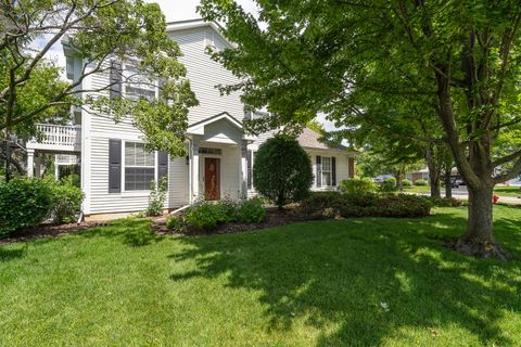 Tiny photo for 878 Stuarts Drive #878, St. Charles, IL 60174 (MLS # 12682559)