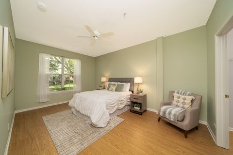 Tiny photo for 878 Stuarts Drive #878, St. Charles, IL 60174 (MLS # 12682559)