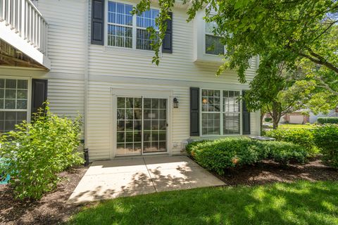 Tiny photo for 878 Stuarts Drive #878, St. Charles, IL 60174 (MLS # 12682559)