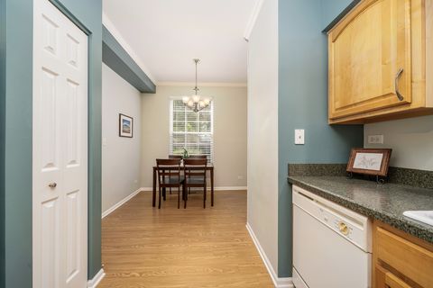 Tiny photo for 878 Stuarts Drive #878, St. Charles, IL 60174 (MLS # 12682559)