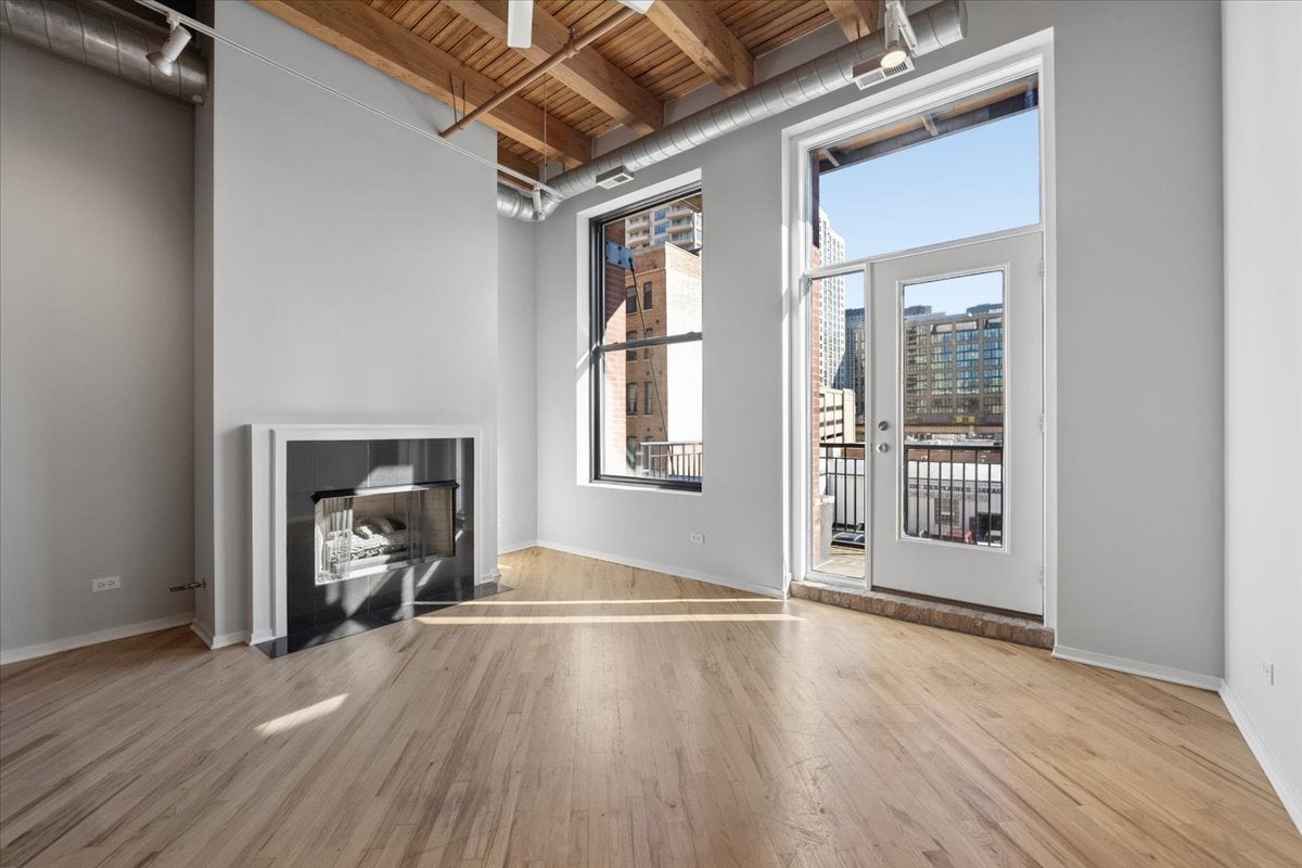 616 W FULTON Street 213