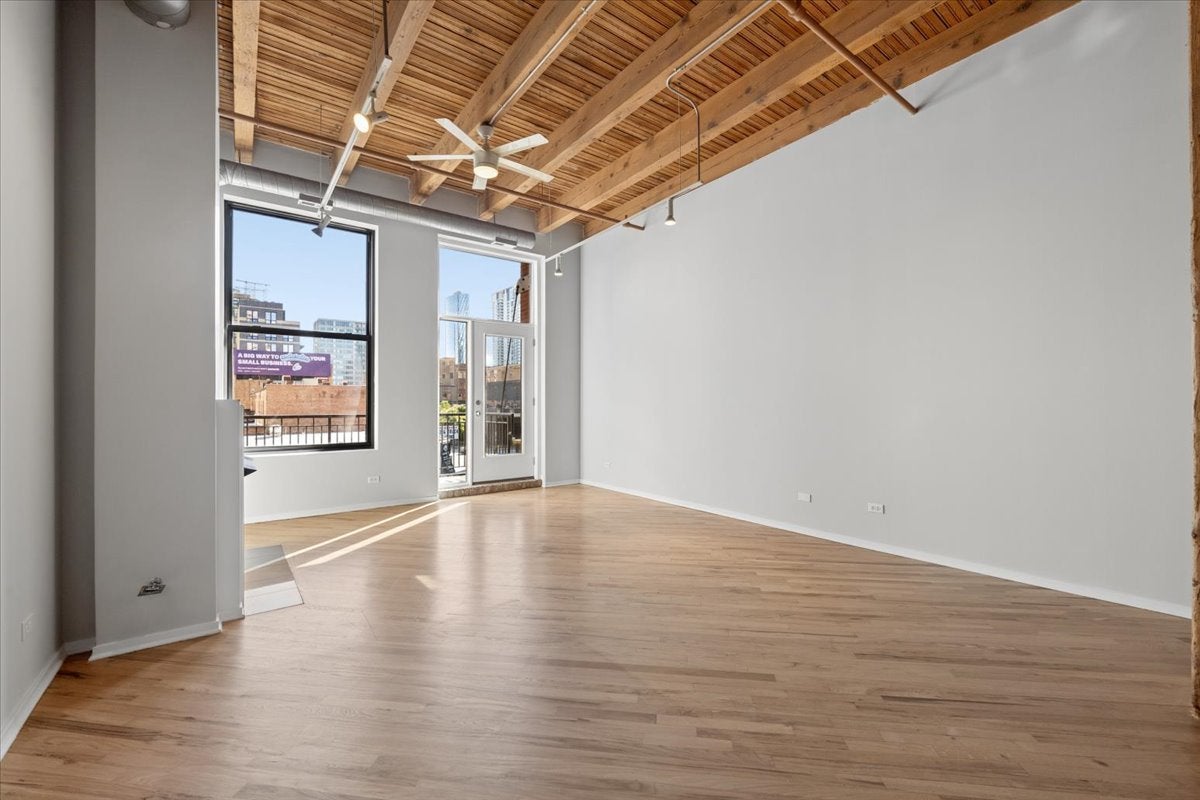616 W FULTON Street 213