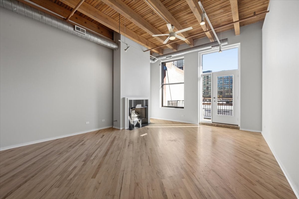 616 W FULTON Street 213