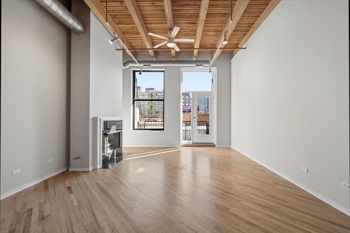 616 W FULTON Street 213